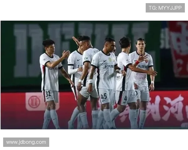 南京篮球队以99分稳居联赛积分榜首位展现强劲实力